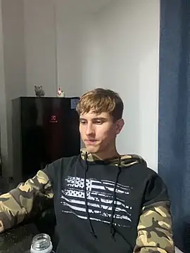 Snapshot of oliver_Lz chatting on October 15, 4:01 am oliver Lz online show from October 15, 4:01 am