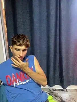 Snapshot of oliver_Lz chatting on October 22, 10:09 pm oliver Lz online show from October 22, 10:09 pm