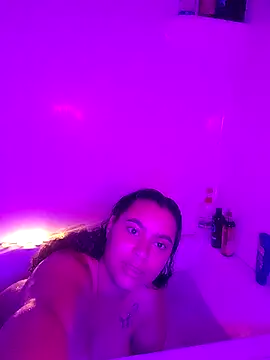 cinnaminnie online show from March 30, 4:30 pm