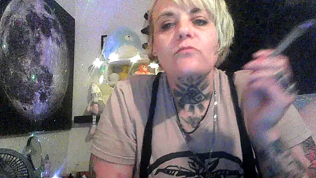 Snapshot of Hunniebunnie78 chatting on June 15, 3:31 am Hunniebunnie78 online show from June 15, 3:31 am