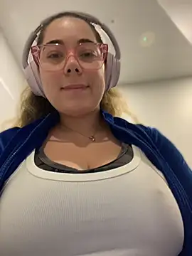 brooklynivy online show from April 27, 11:52 am