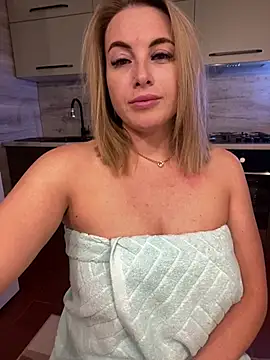 Cute Hot Alice online show from May 14, 9:21 pm
