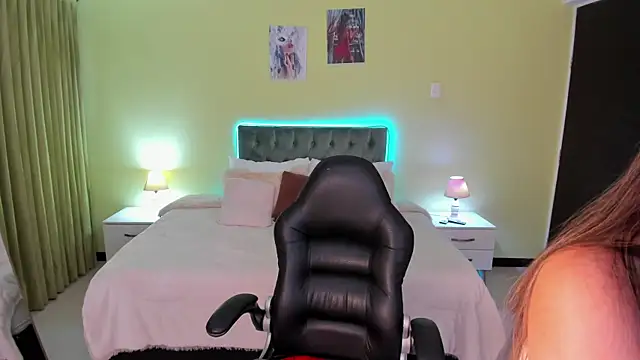 Snapshot of _Charlotte_evans_1 chatting on April 1, 8:39 pm Charlotte evans 1 online show from April 1, 8:39 pm