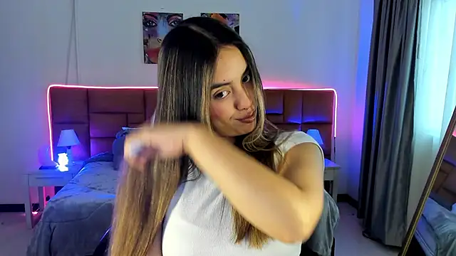 Snapshot of _Charlotte_evans_1 chatting on April 4, 12:35 pm Charlotte evans 1 online show from April 4, 12:35 pm