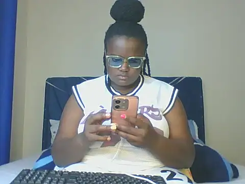 Snapshot of Montel_Montel_ chatting on January 24, 5:21 pm Montel Montel online show from January 24, 5:21 pm