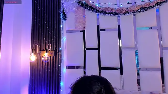 mia schwarz online show from December 18, 9:32 pm