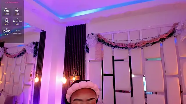 mia schwarz online show from December 19, 10:28 pm