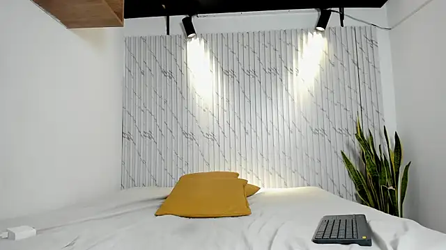 danielclarton1 online show from December 4, 4:43 am