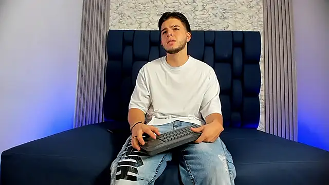 danielclarton1 online show from February 13, 12:11 pm