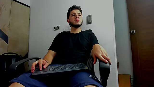 danielclarton1 online show from October 10, 11:48 pm