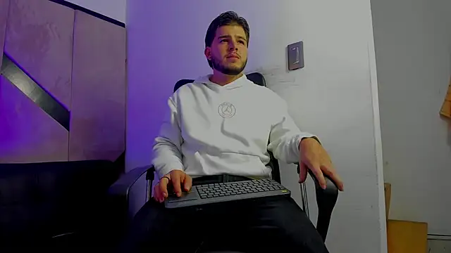 danielclarton1 online show from October 21, 5:41 am