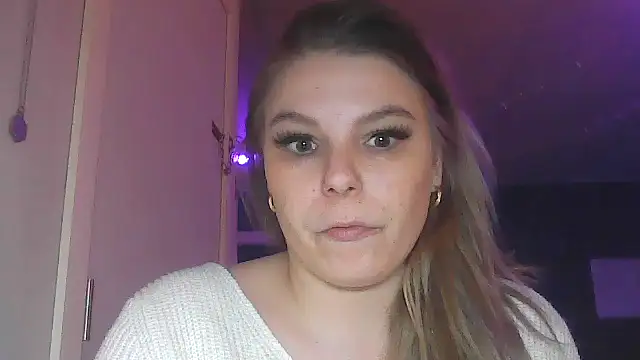 Snapshot of PetiteB_Official chatting on January 31, 8:33 pm PetiteB Official online show from January 31, 8:33 pm