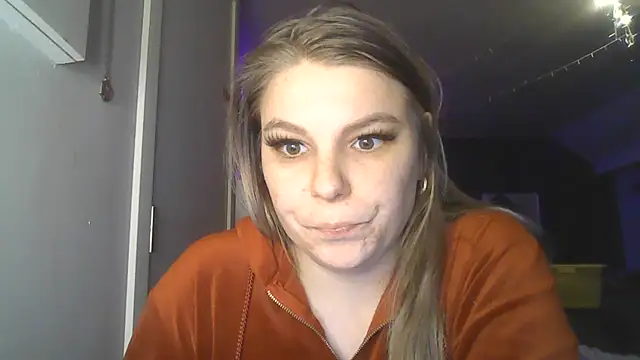 Snapshot of PetiteB_Official chatting on February 4, 5:12 pm PetiteB Official online show from February 4, 5:12 pm