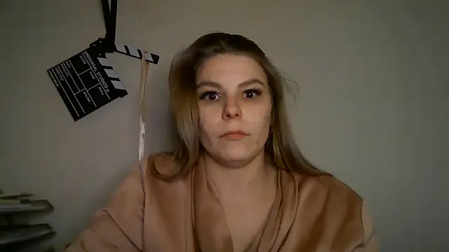 Snapshot of PetiteB_Official chatting on February 11, 12:38 am PetiteB Official online show from February 11, 12:38 am