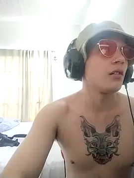 Snapshot of Xtrem3HARDxxx chatting on December 7, 1:29 pm Xtrem3HARDxxx online show from December 7, 1:29 pm