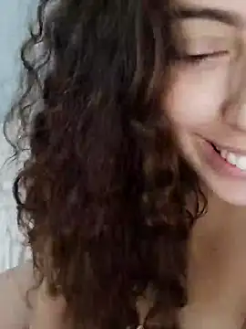 Snapshot of Sweet-diamondxxx chatting on December 14, 12:44 pm Sweet-diamondxxx online show from December 14, 12:44 pm