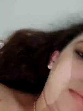 Snapshot of Sweet-diamondxxx chatting on January 17, 6:15 am Sweet-diamondxxx online show from January 17, 6:15 am