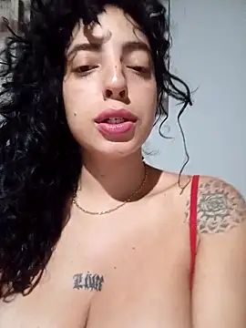 Snapshot of Sweet-diamondxxx chatting on March 4, 3:01 am Sweet-diamondxxx online show from March 4, 3:01 am