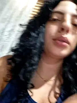 Snapshot of Sweet-diamondxxx chatting on March 25, 2:23 pm Sweet-diamondxxx online show from March 25, 2:23 pm