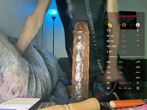 kikiwonderbar online show from June 19, 9:29 pm