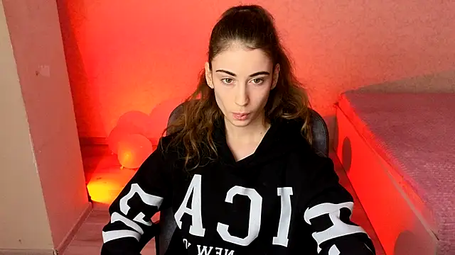 LittleFreya9 online show from December 8, 3:35 pm
