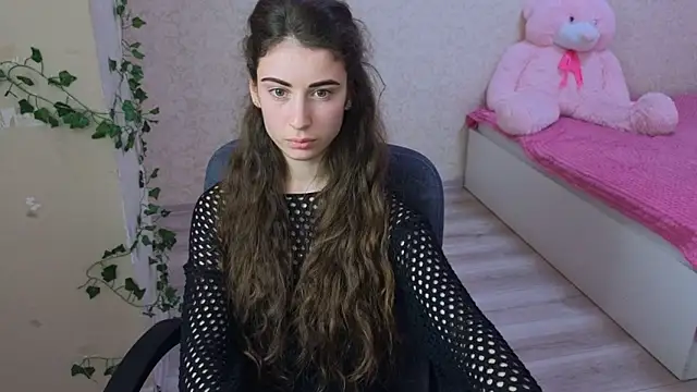 LittleFreya9 online show from January 8, 5:15 pm