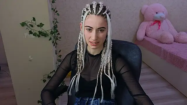 LittleFreya9 online show from February 4, 7:22 pm