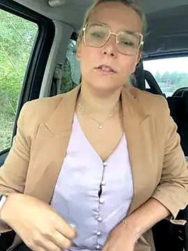 EmyLana online show from October 2, 7:15 am