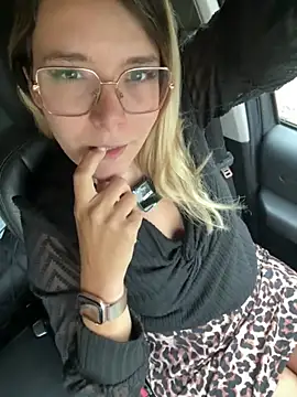 EmyLana online show from May 6, 5:46 am