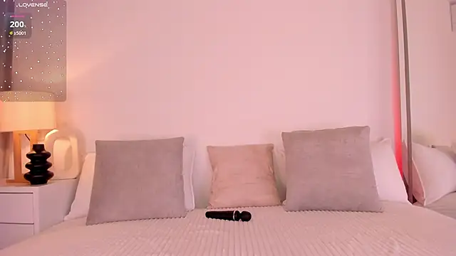 Snapshot of alisson_81 chatting on February 21, 12:49 am alisson 81 online show from February 21, 12:49 am