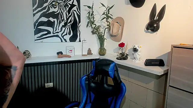 Daemon21 online show from February 5, 12:15 am