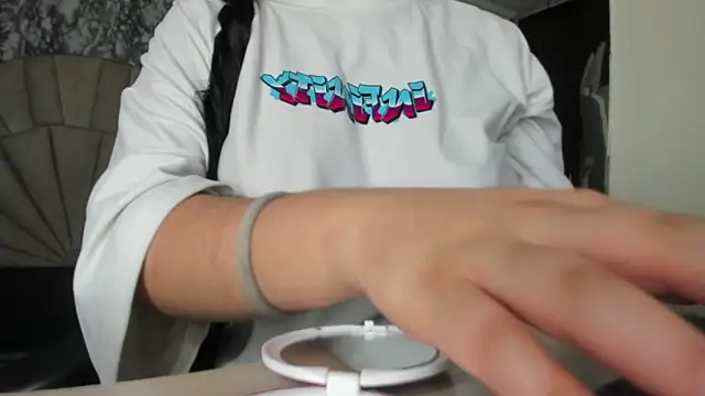 larissa01  online show from March 14, 2:31 am