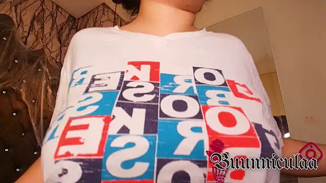 larissa01  online show from October 13, 4:01 am