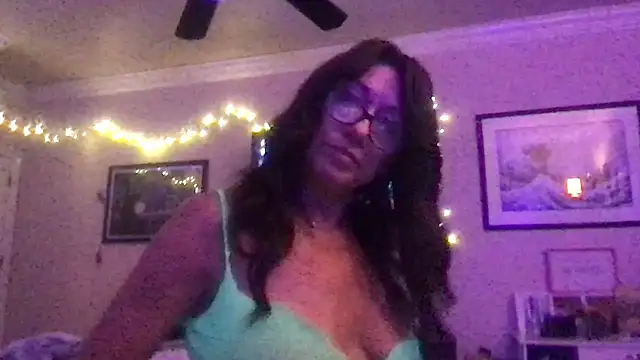 Snapshot of karrmmaa chatting on January 8, 2:03 am karrmmaa online show from January 8, 2:03 am