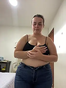 Im Amelia online show from May 6, 9:20 pm