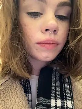 Snapshot of Street_young chatting on December 5, 2:33 pm Street young online show from December 5, 2:33 pm