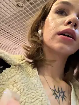 Snapshot of Street_young chatting on December 11, 3:15 pm Street young online show from December 11, 3:15 pm