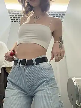 Snapshot of Street_young chatting on December 13, 1:44 pm Street young online show from December 13, 1:44 pm