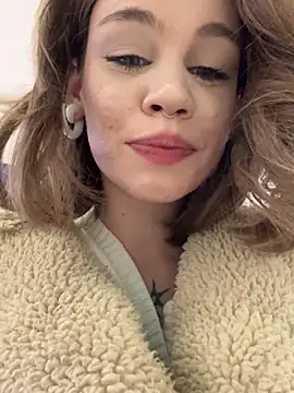 Snapshot of Street_young chatting on December 13, 4:49 pm Street young online show from December 13, 4:49 pm