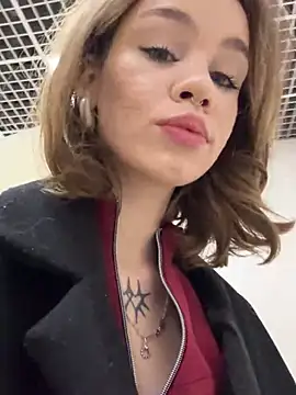 Snapshot of Street_young chatting on December 15, 1:32 pm Street young online show from December 15, 1:32 pm