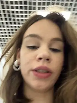 Snapshot of Street_young chatting on December 27, 12:45 pm Street young online show from December 27, 12:45 pm