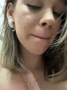 Snapshot of Street_young chatting on February 8, 12:17 pm Street young online show from February 8, 12:17 pm