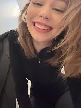 Snapshot of Street_young chatting on February 15, 12:43 pm Street young online show from February 15, 12:43 pm