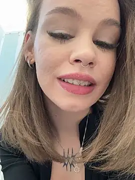 Snapshot of Street_young chatting on March 2, 12:43 pm Street young online show from March 2, 12:43 pm