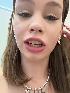 Snapshot of Street_young chatting on March 13, 12:46 pm Street young online show from March 13, 12:46 pm