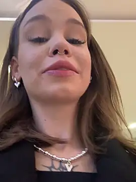 Snapshot of Street_young chatting on March 14, 4:30 pm Street young online show from March 14, 4:30 pm