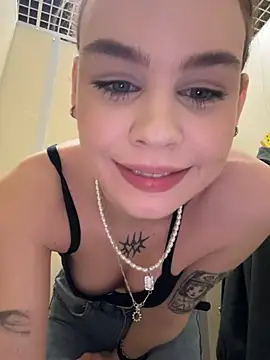 Snapshot of Street_young chatting on March 18, 12:08 pm Street young online show from March 18, 12:08 pm