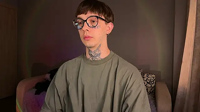 Snapshot of anahori__simon chatting on October 1, 4:18 am anahori simon online show from October 1, 4:18 am