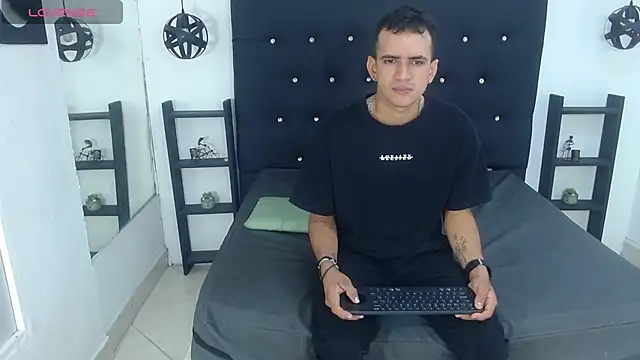 Snapshot of alejo_chavez chatting on September 9, 12:26 pm alejo chavez online show from September 9, 12:26 pm