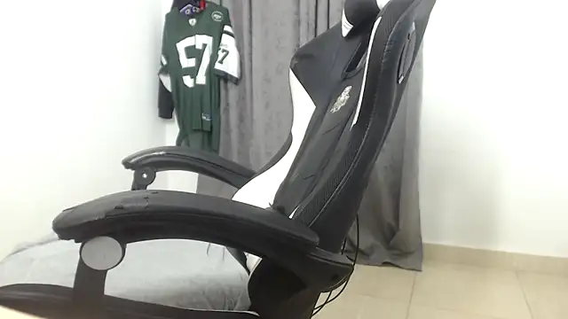 Snapshot of seux-88 chatting on March 11, 12:27 am seux-88 online show from March 11, 12:27 am